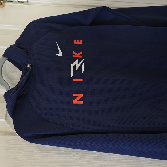 NIKE BRAND SIGNATURE BOYS BLUE PULLOVER HOODED SHIRT SIZE MEDIUM - Picture 4 of 9